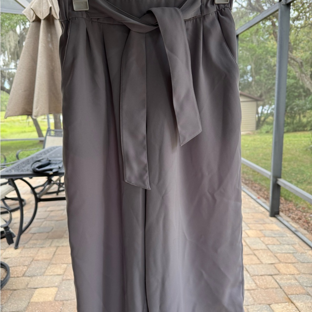 Lululemon Noir Crop Women's
Gray Flowy Belted High Rise Wide Leg Pants